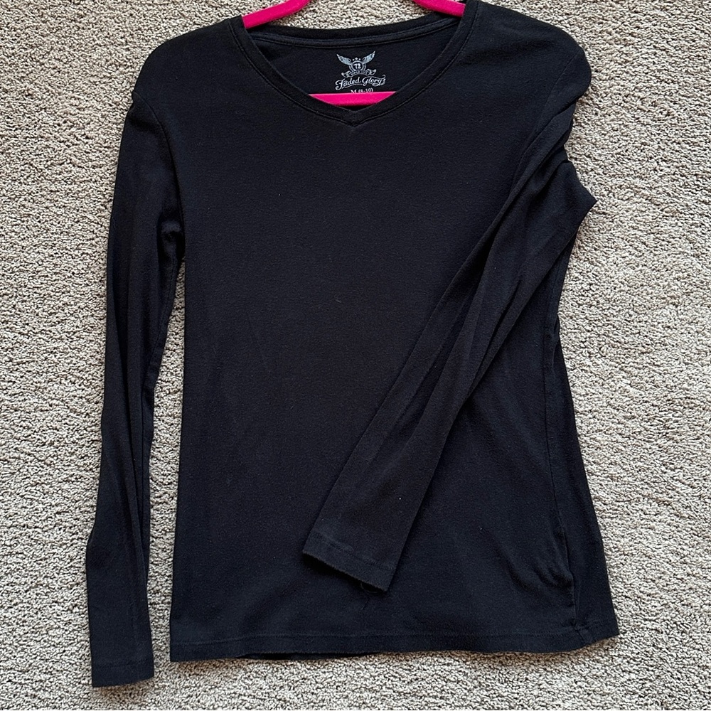 black long sleeve small v neck
Size medium 
Faded glory